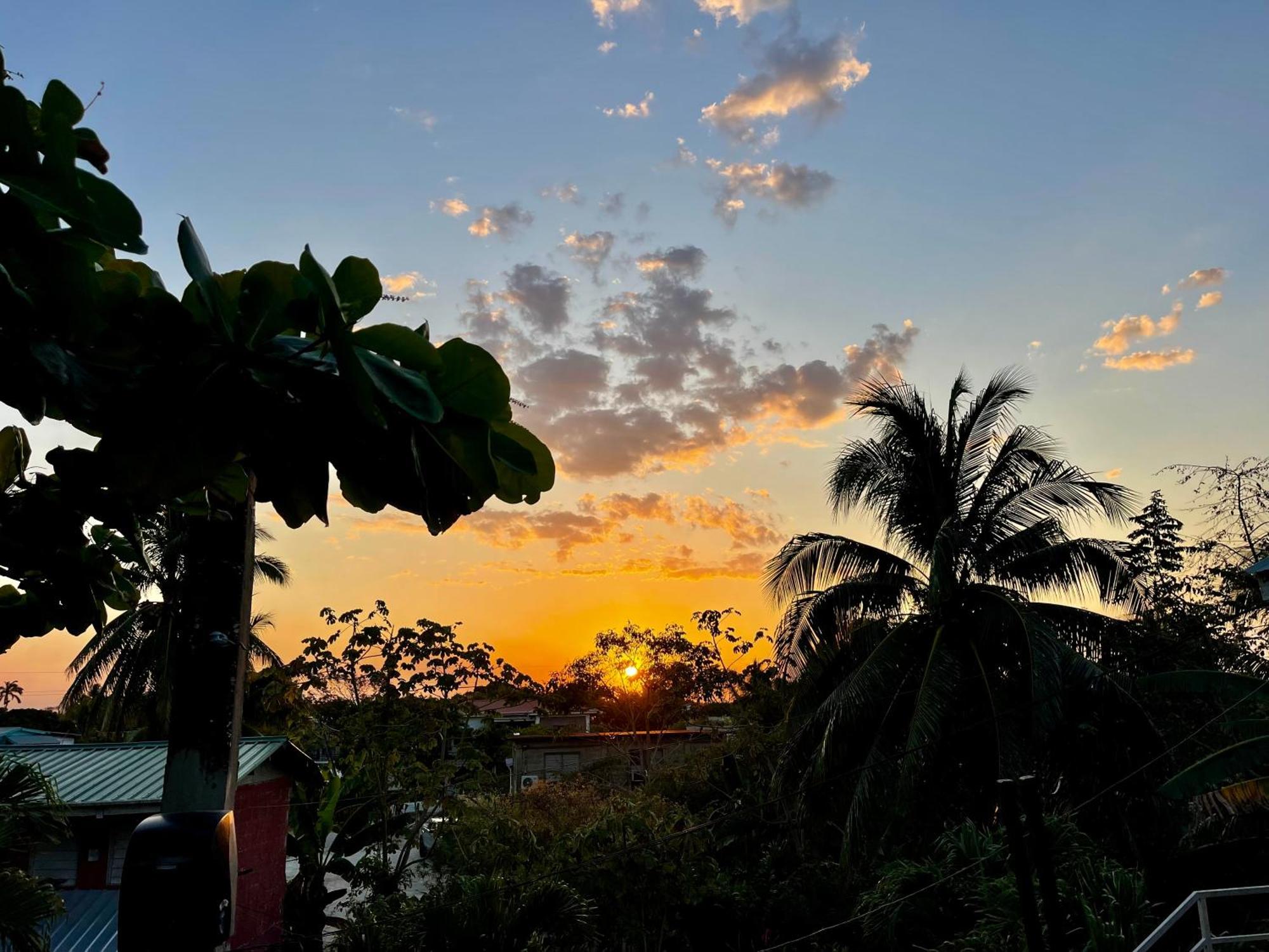 Casa Ricky'S Hostel Orange Walk Town Ngoại thất bức ảnh